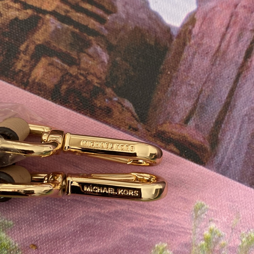 Reduced 🩷NWOT Michael Kors Replacement strap.